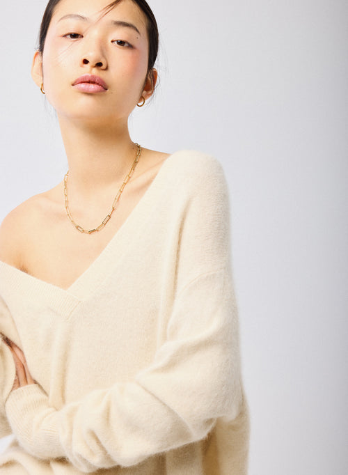 Ecru V-Neck Long Sleeve Sweater in Raccoon - MAJESTIC FILATURES