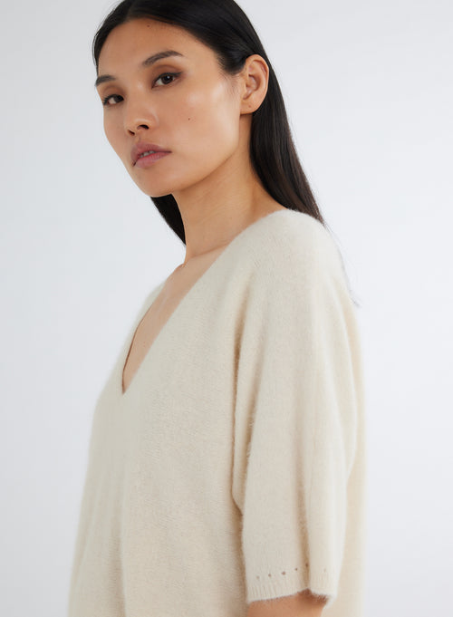 Milk V-neck Elbow Sweater in Raccoon - MAJESTIC FILATURES