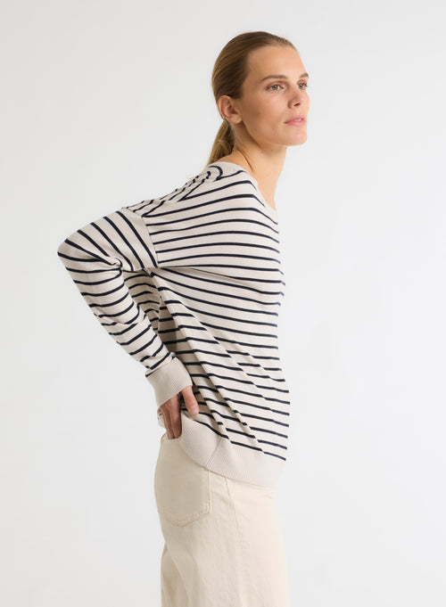 Beigefarbener Pullover mit U-Boot-Kragen und langen Ärmeln - MAJESTIC FILATURES