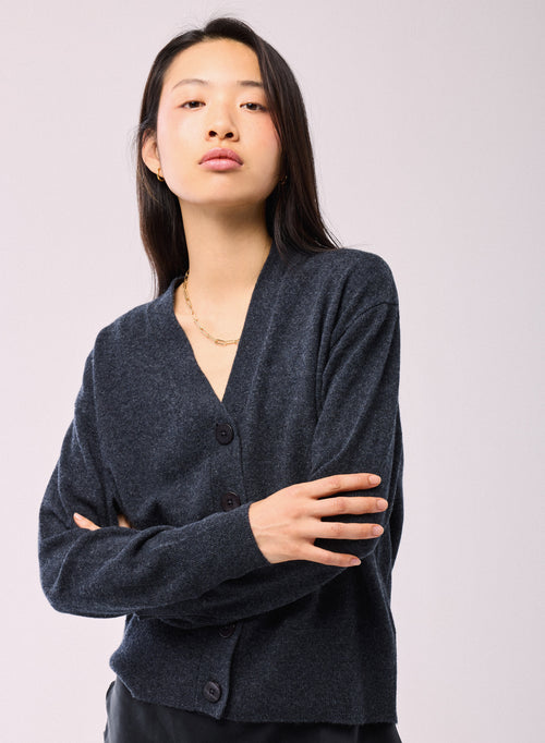 Grey V-Neck Long Sleeve Cardigan in Cashmere - MAJESTIC FILATURES