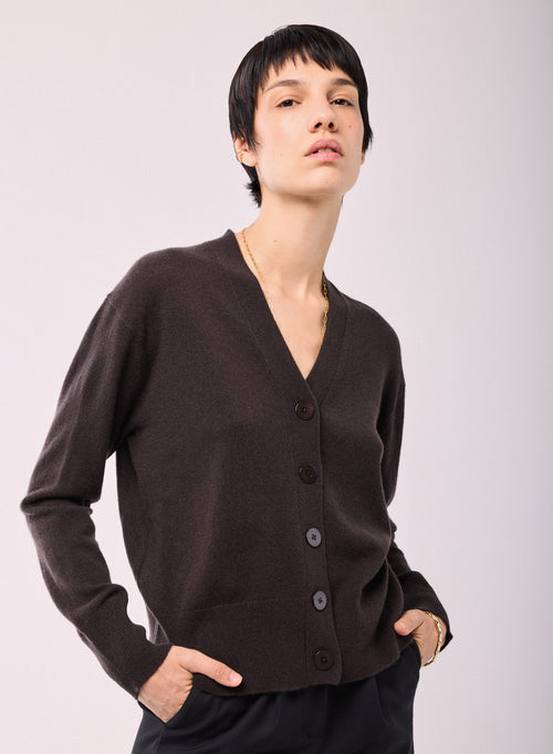 Gilet Marron Col V Manches Longues en Cachemire - MAJESTIC FILATURES