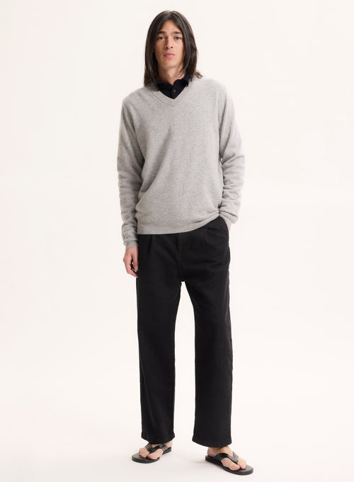 Grauer Pullover mit V-Ausschnitt und langen Ärmeln aus Kaschmir - MAJESTIC FILATURES