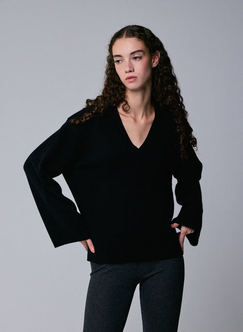 Pull Noir Col V Manches Longues en Laine merinos - MAJESTIC FILATURES