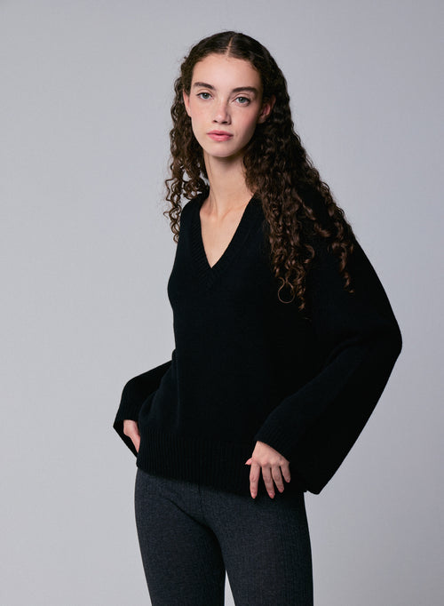 Pull Noir Col V Manches Longues en Laine merinos - MAJESTIC FILATURES