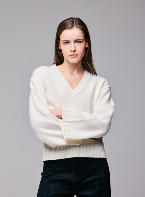 White V-neck long-sleeved merino wool sweater - MAJESTIC FILATURES