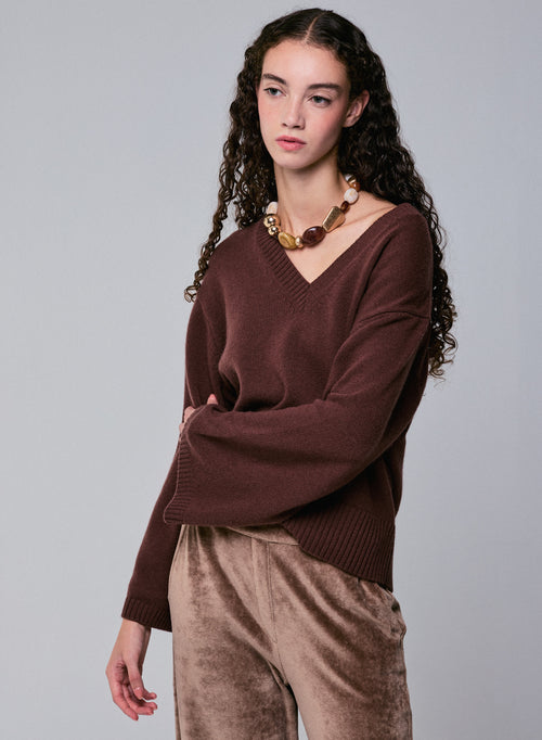 Brauner langärmeliger Pullover aus Merinowolle mit V-Ausschnitt - MAJESTIC FILATURES