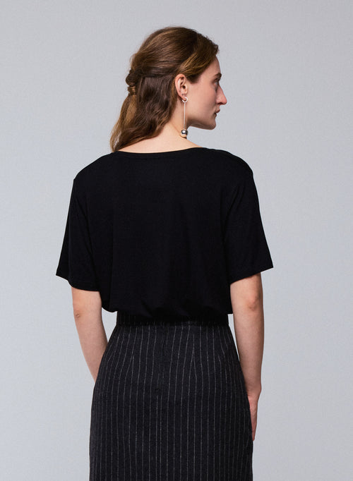 Camiseta negra de manga corta con cuello en V y viscosa / elastano - MAJESTIC FILATURES
