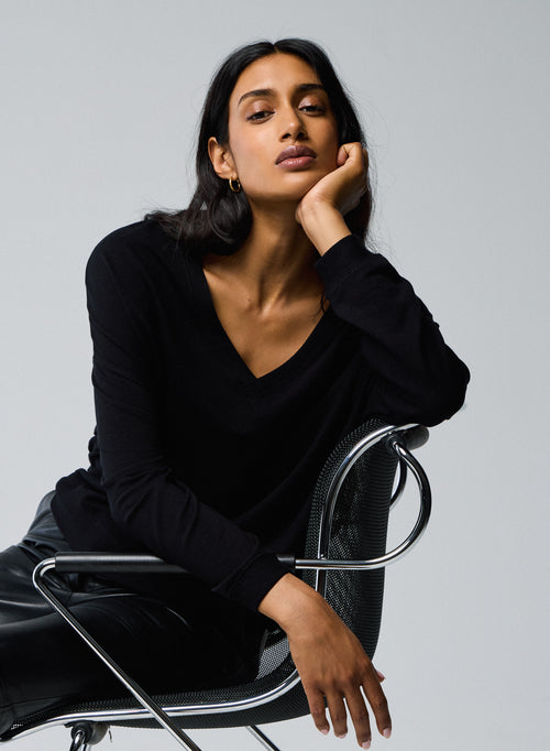 Sweat Noir Col V Manches Longues en Viscose / Elasthanne - MAJESTIC FILATURES