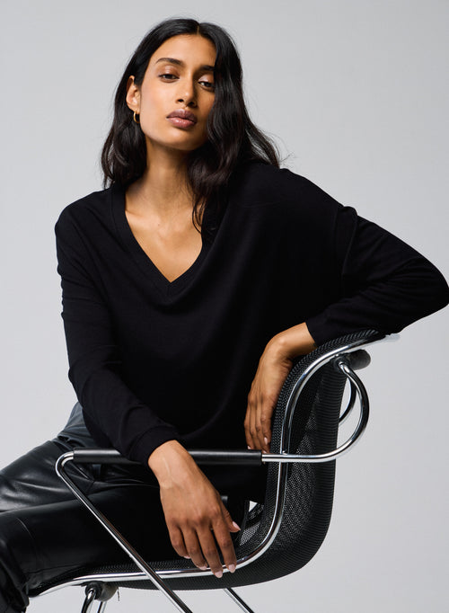 Sweat Noir Col V Manches Longues en Viscose / Elasthanne - MAJESTIC FILATURES