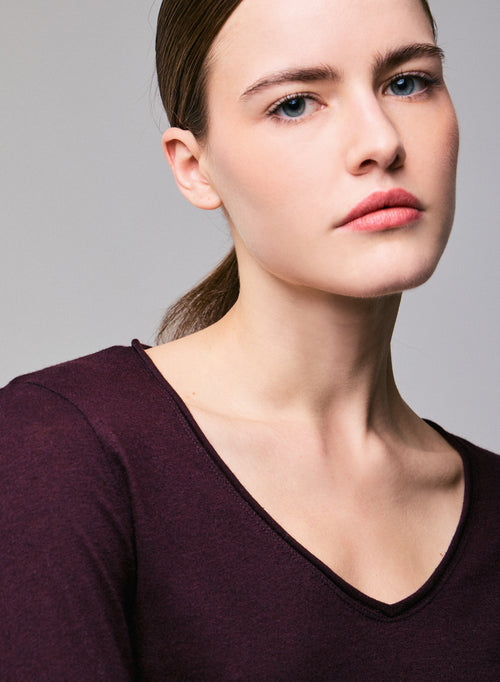 Camiseta de manga larga con cuello de pico morado en algodón orgánico / cachemir - MAJESTIC FILATURES