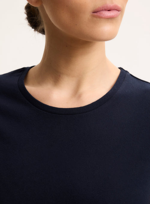 Jamie Round Neck T-shirt in black and in Deluxe Cotton. Available on our e-shop. Secured payment. Customized customer service. - MAJESTIC FILATURES