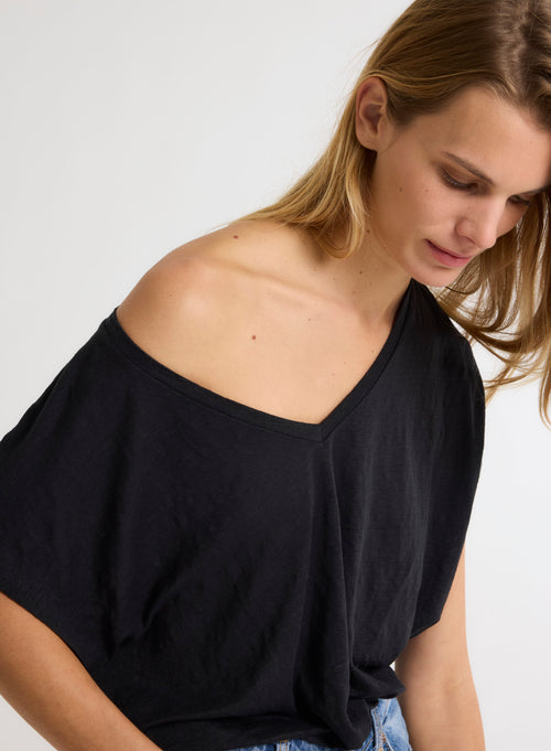 Schwarzes T-Shirt mit V-Ausschnitt und kurzen Ärmeln aus Leinen / Elastan - MAJESTIC FILATURES