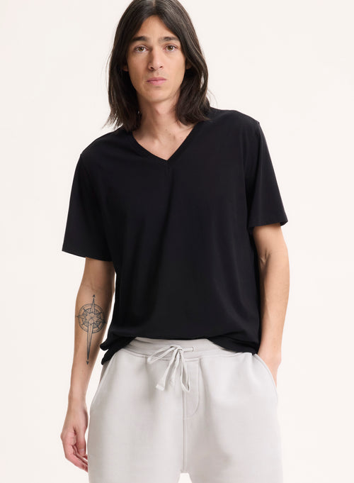Schwarzes Kurzarm-T-Shirt mit V-Ausschnitt aus Bio-Baumwolle / Elasthan - MAJESTIC FILATURES
