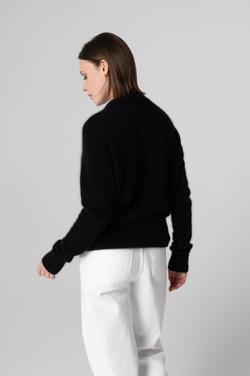 Strickjacke mit Rundhalsausschnitt und langen Ärmeln aus Waschbärfell/Polyamid in Schwarz - MAJESTIC FILATURES