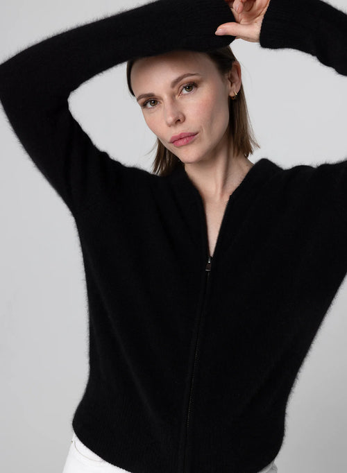 Strickjacke mit Rundhalsausschnitt und langen Ärmeln aus Waschbärfell/Polyamid in Schwarz - MAJESTIC FILATURES