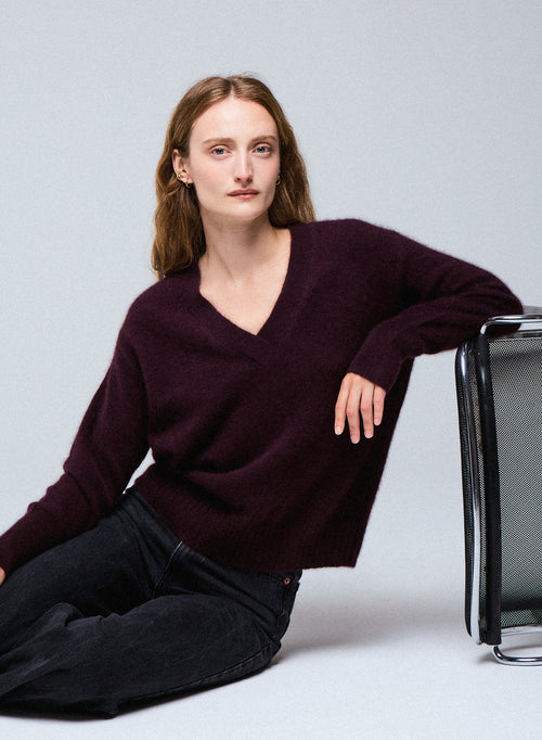 Purple V-neck sweater with long sleeves in Raccon wool / Polyamide - MAJESTIC FILATURES