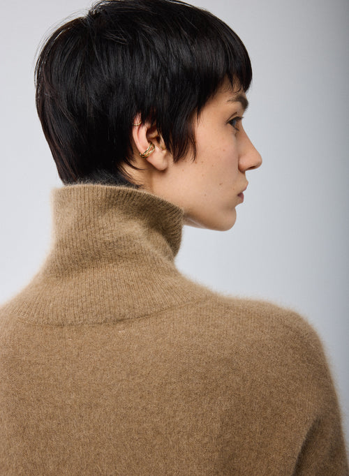 Suéter Beige de Cuello Alto y Mangas Largas de Lana de Raccoon / Poliamida - MAJESTIC FILATURES