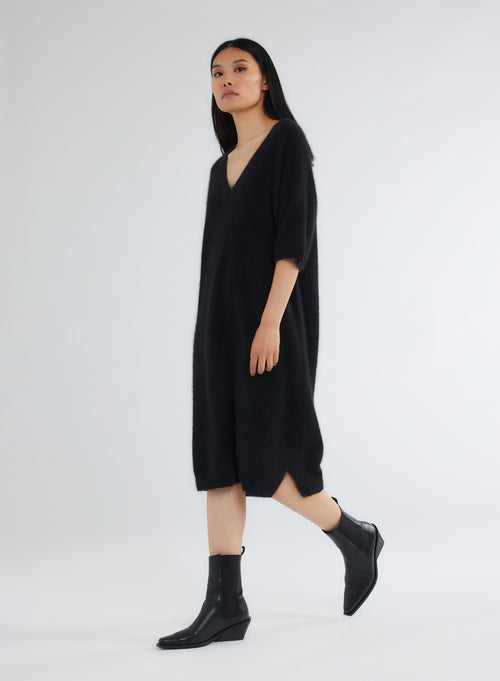 Robe Noire Col V Manches Coudes - MAJESTIC FILATURES