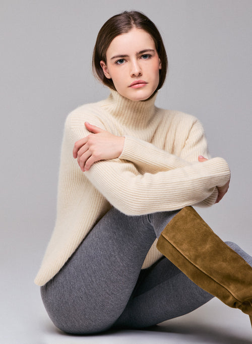 Milk Long sleeves Turtleneck Sweater in Wool / Fox / Polyamide - MAJESTIC FILATURES