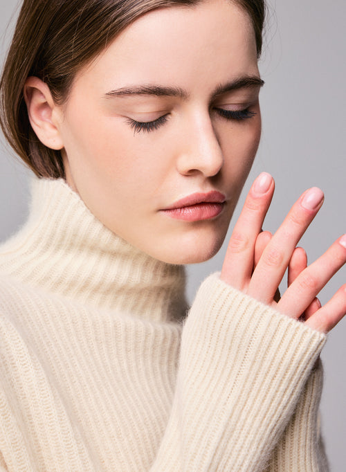 Milk Long sleeves Turtleneck Sweater in Wool / Fox / Polyamide - MAJESTIC FILATURES