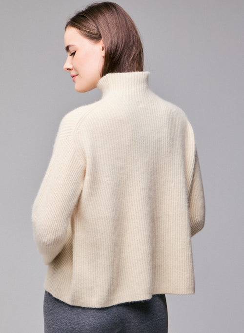 Milk Long sleeves Turtleneck Sweater in Wool / Fox / Polyamide - MAJESTIC FILATURES