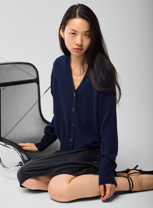 Navy V-Neck Long Sleeve Cardigan in Cashmere - MAJESTIC FILATURES