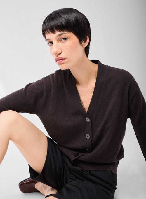 Braune Strickjacke mit V-Ausschnitt und langen Ärmeln aus Kaschmir - MAJESTIC FILATURES