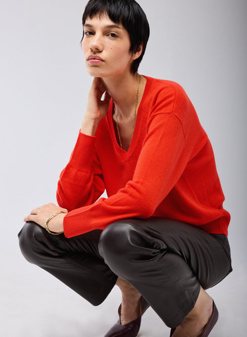 Red V-neck sweater with long sleeves in cashmere - MAJESTIC FILATURES