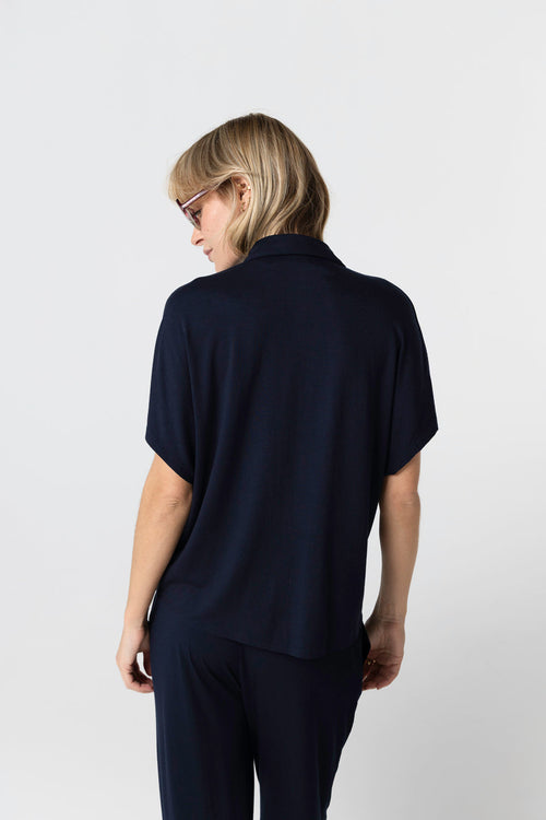 Kurzarmhemd aus Viskose/Elasthan in Marineblau - MAJESTIC FILATURES