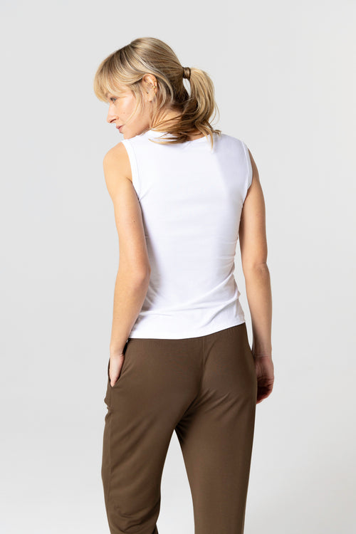 Ärmelloses Tanktop mit V-Ausschnitt aus Viskose/Elasthan in Weiß - MAJESTIC FILATURES
