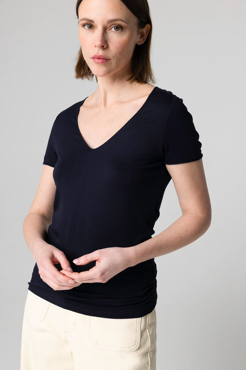Camiseta azul marino con cuello en V y manga corta, viscosa/elastano - MAJESTIC FILATURES
