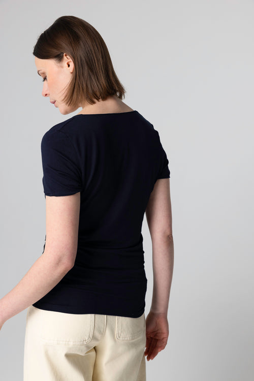 Camiseta azul marino con cuello en V y manga corta, viscosa/elastano - MAJESTIC FILATURES
