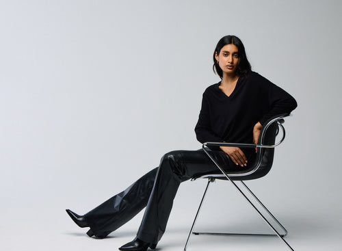 Black V-neck sweatshirt with long sleeves in viscose / elastane - MAJESTIC FILATURES