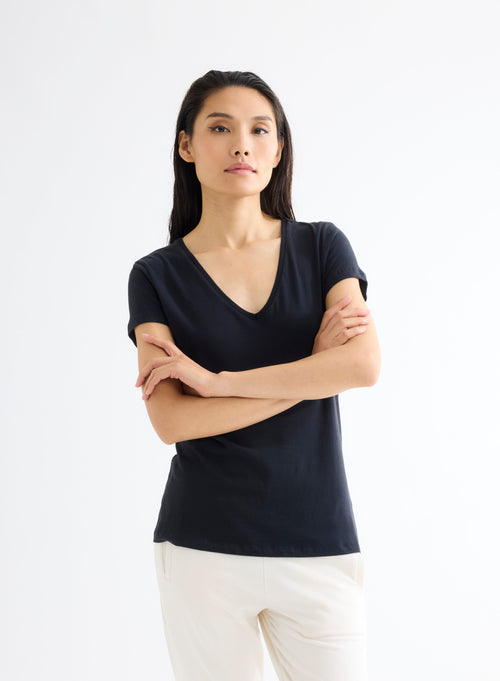 T-shirt Noir Julia Col V Manches Courtes en Deluxe Coton - MAJESTIC FILATURES