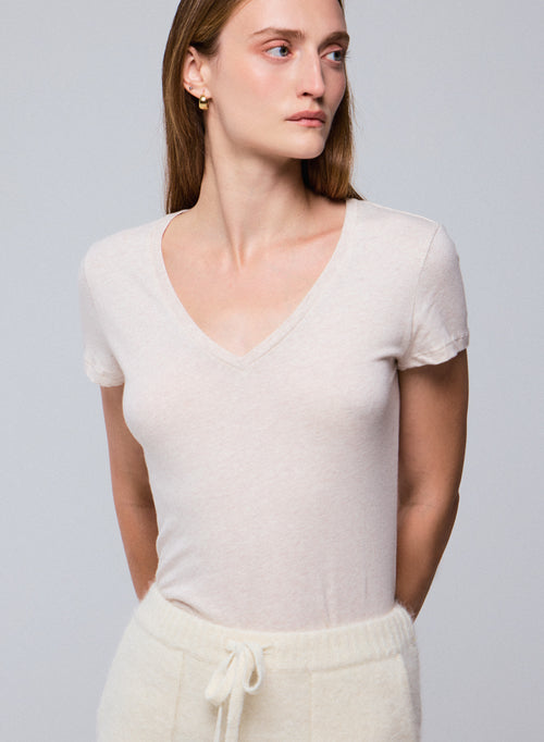 Beigefarbenes Kurzarm-T-Shirt mit V-Ausschnitt aus Bio-Baumwolle - MAJESTIC FILATURES