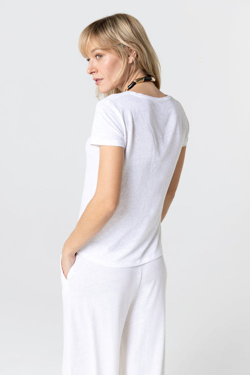 Camiseta blanca con cuello en V y mangas cortas de lino y elastano - MAJESTIC FILATURES